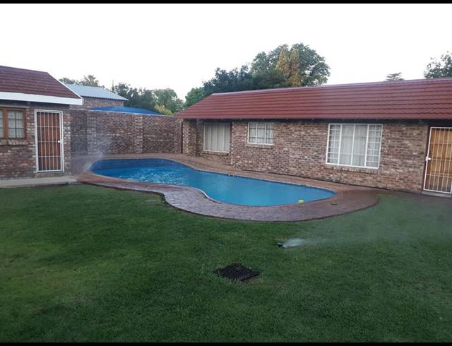 11 BEDROOM HOUSE FOR SALE IN POTCHEFSTROOM CENTRAL